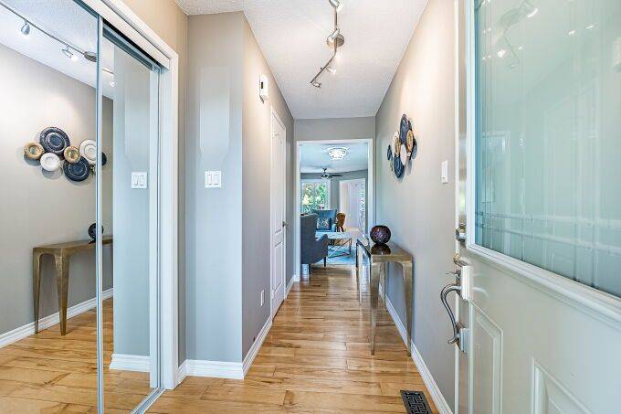Oakville, ON L6M 3M1,1126 Westview TER S