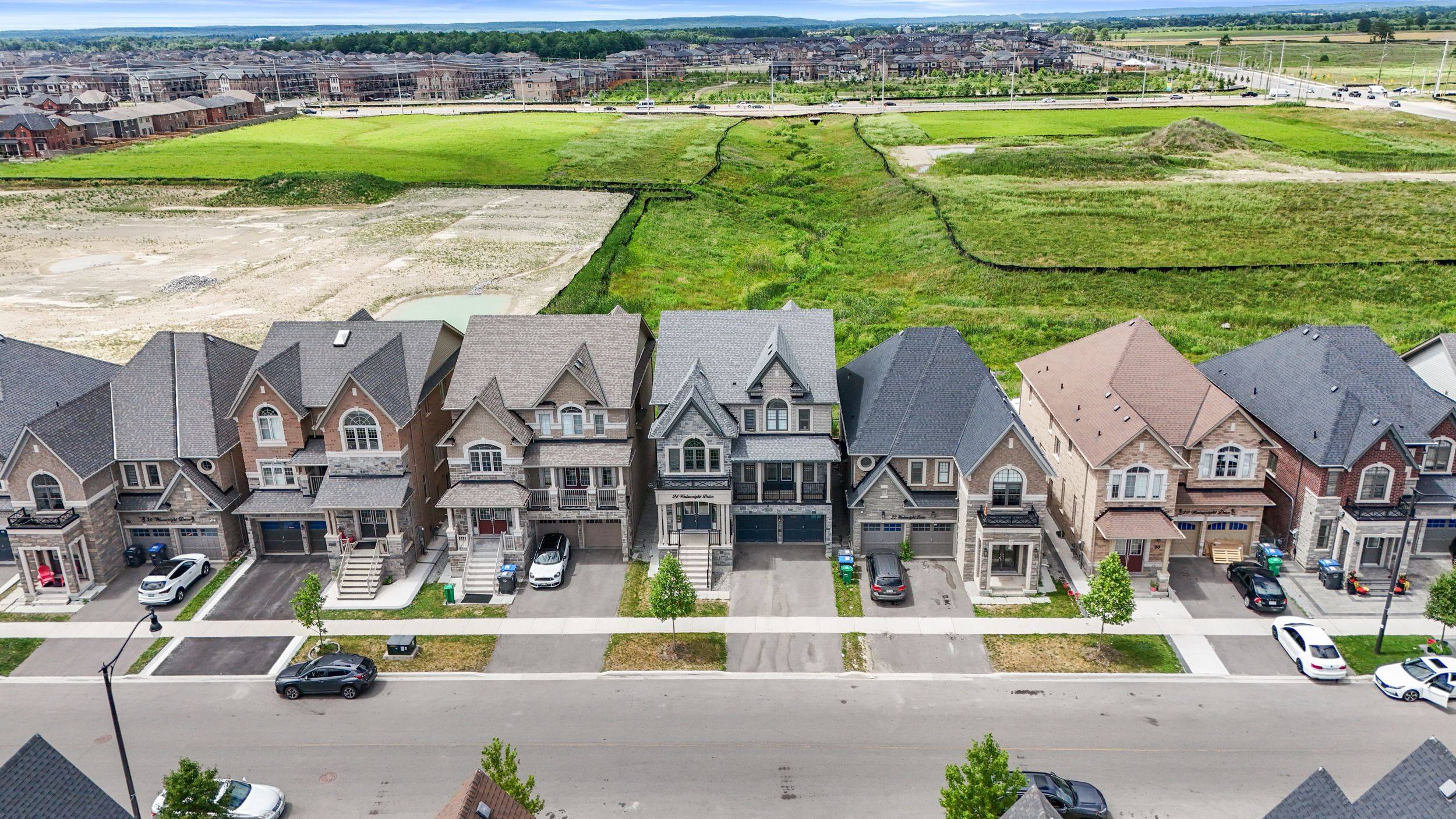 Brampton, ON L7A 4Y6,24 Wainwright DR