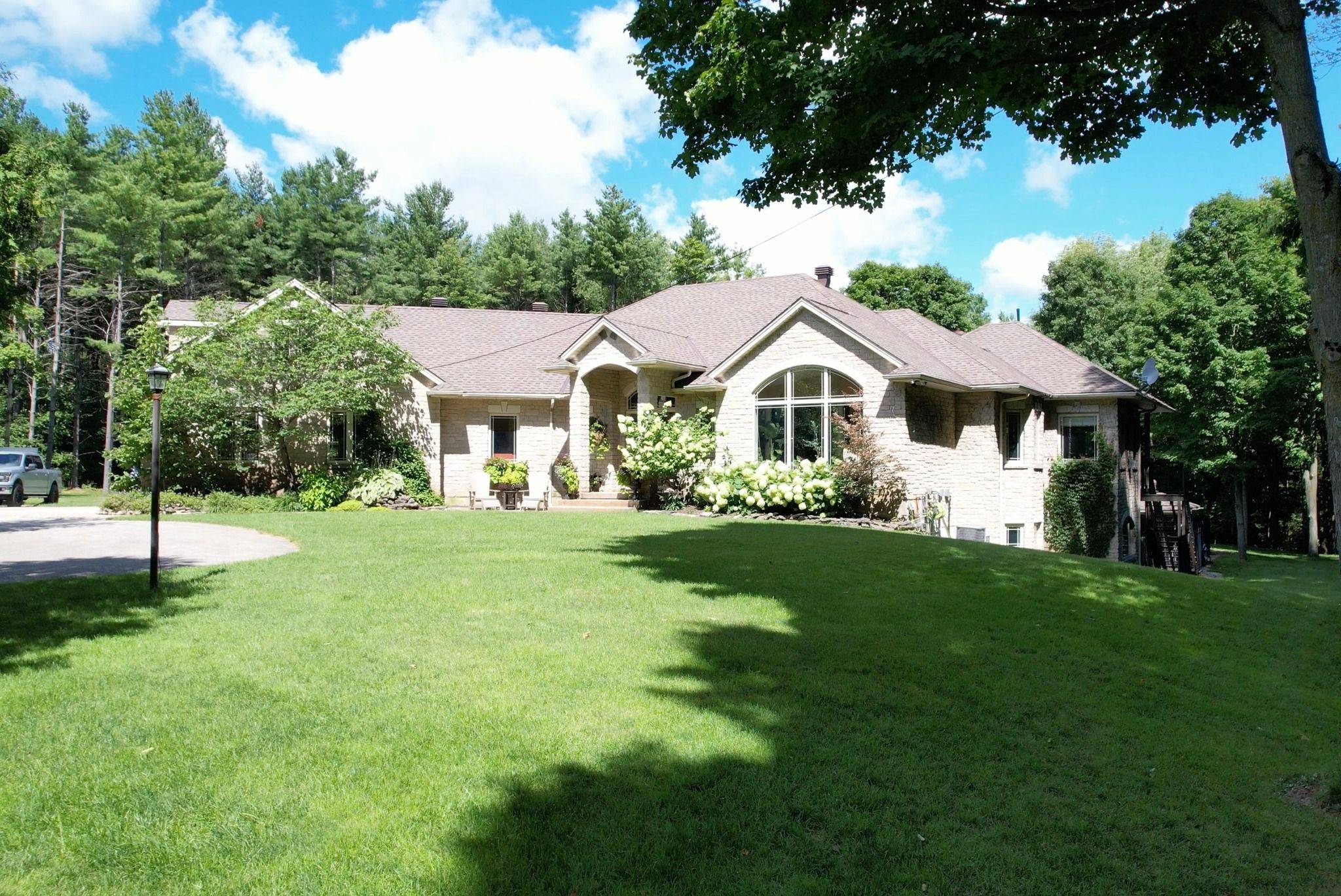 Brockton, ON N0G 2V0,59 MAPLE CREEK DR
