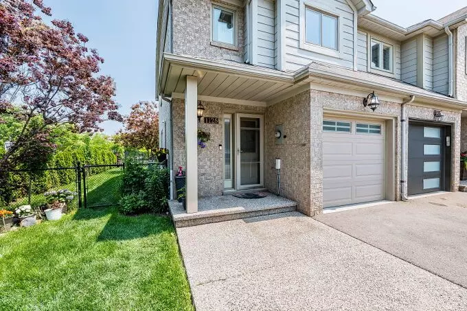 Oakville, ON L6M 3M1,1126 Westview TER S