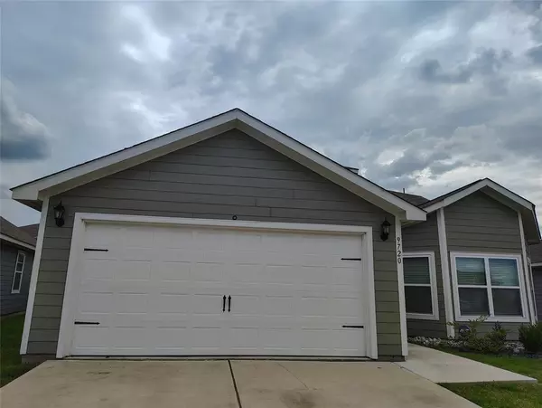9720 Sierra Grande Drive, Fort Worth, TX 76140
