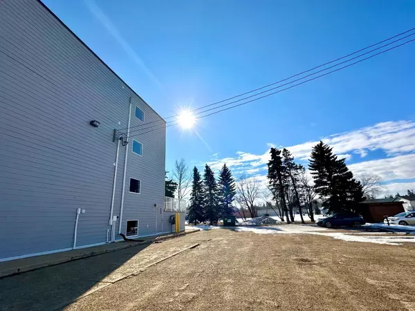 Camrose, AB T4V4A6,5418 52 ST #101