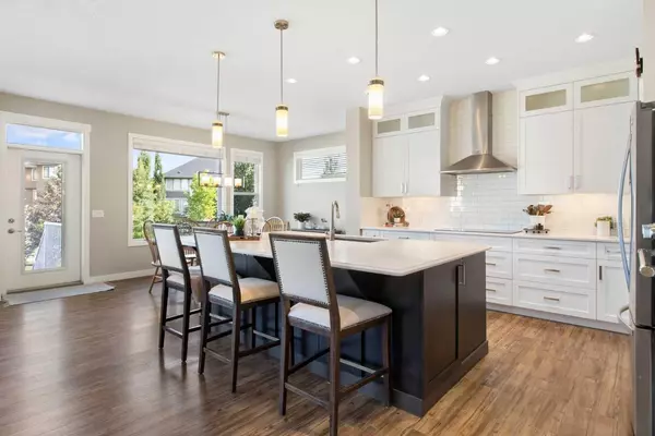 33 Silverado Crest Bay Southwest, Calgary, AB T2X 2B3