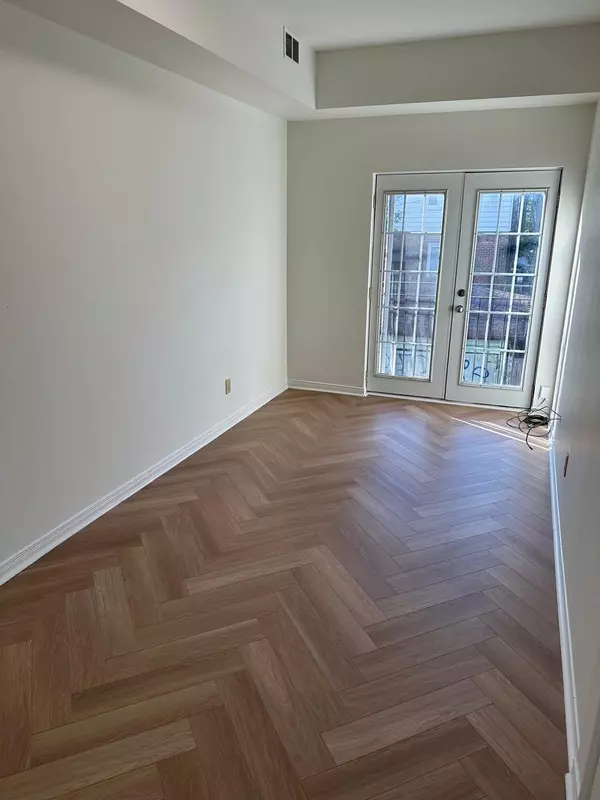 Toronto E03, ON M4C 1J4,1864 Danforth AVE #203
