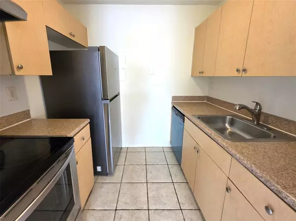 West Palm Beach, FL 33411,1068 N Benoist Farms Rd #102