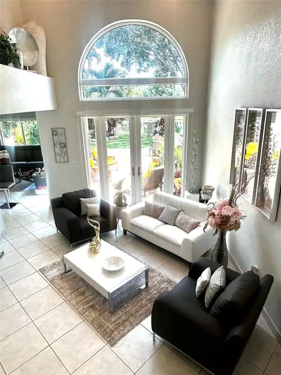 Weston, FL 33331,16607 Sapphire Mnr