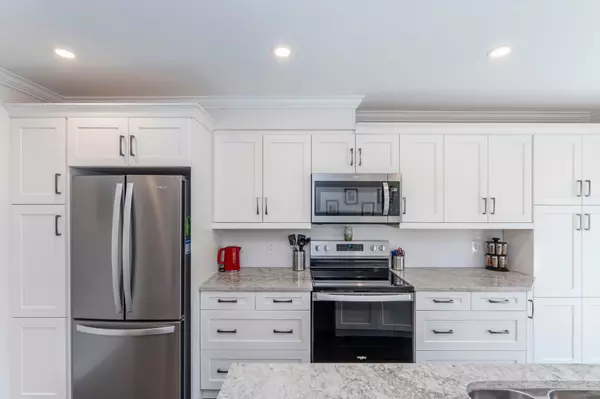 Midland, ON L4R 5C6,1056 Dina CRES