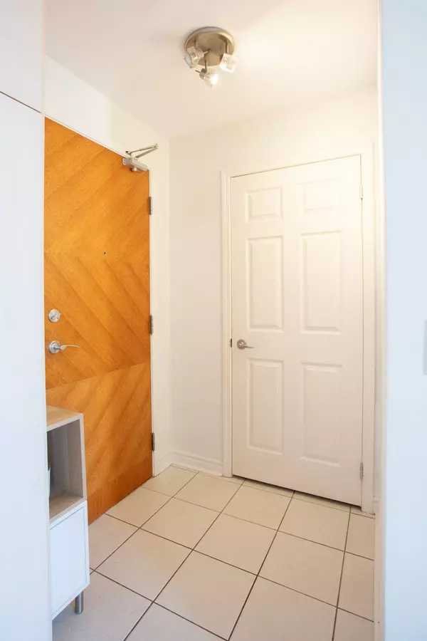 Toronto W02, ON M6P 1A1,70 High Park AVE #1704
