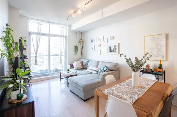 Toronto W02, ON M6P 1A1,70 High Park AVE #1704