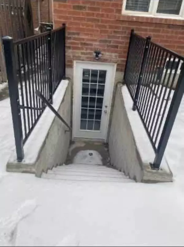 104 Commodore DR, Brampton, ON L6X 0T4