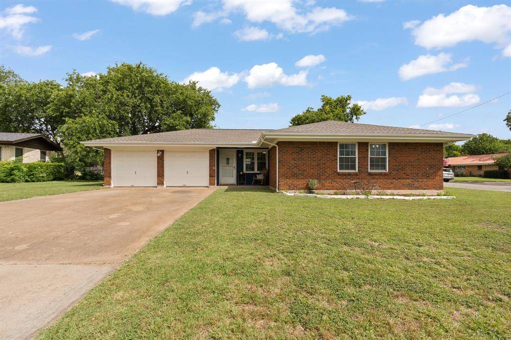1200 Lynnwood Drive, Cleburne, TX 76033