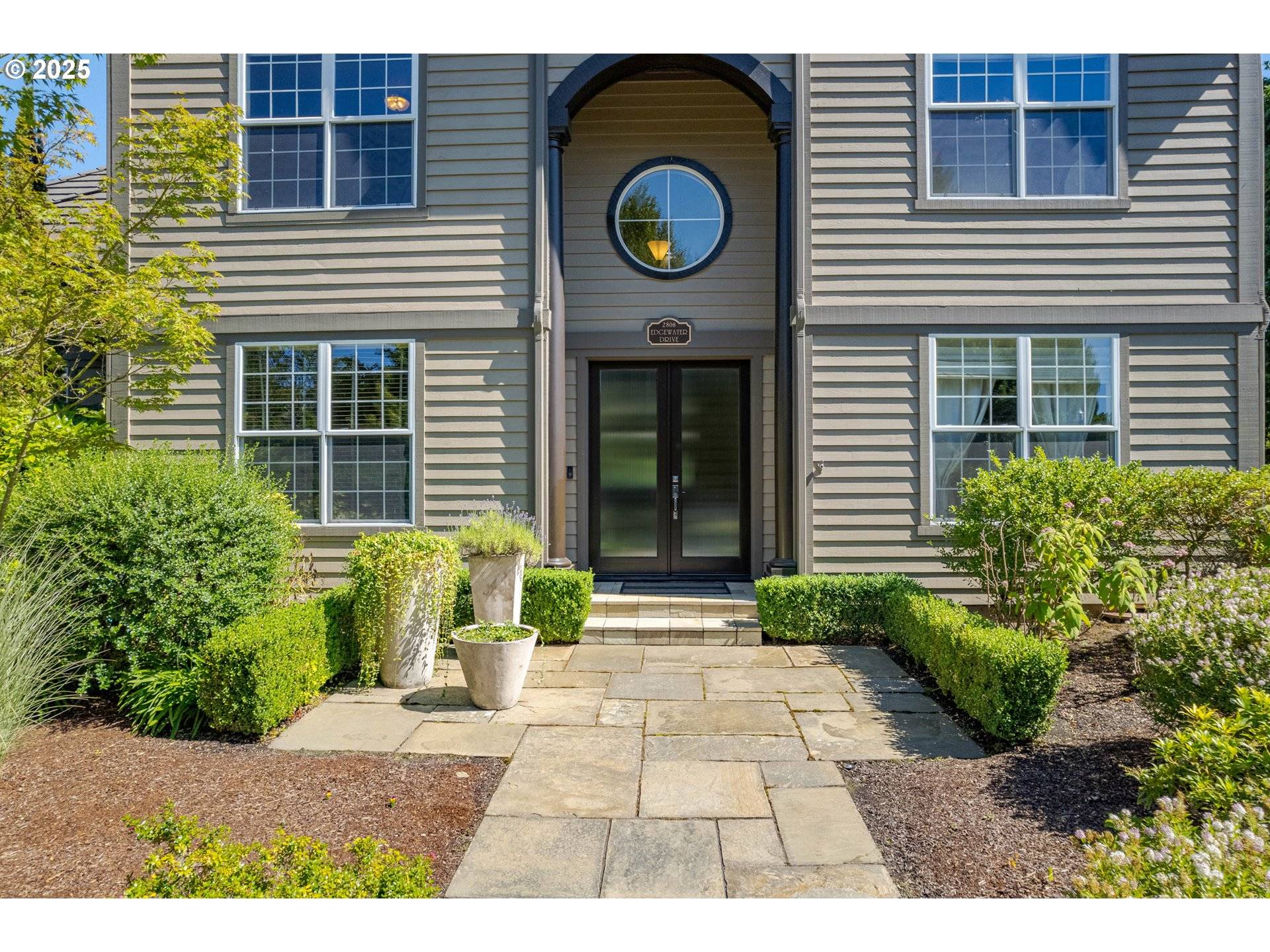 Eugene, OR 97401,2808 EDGEWATER DR