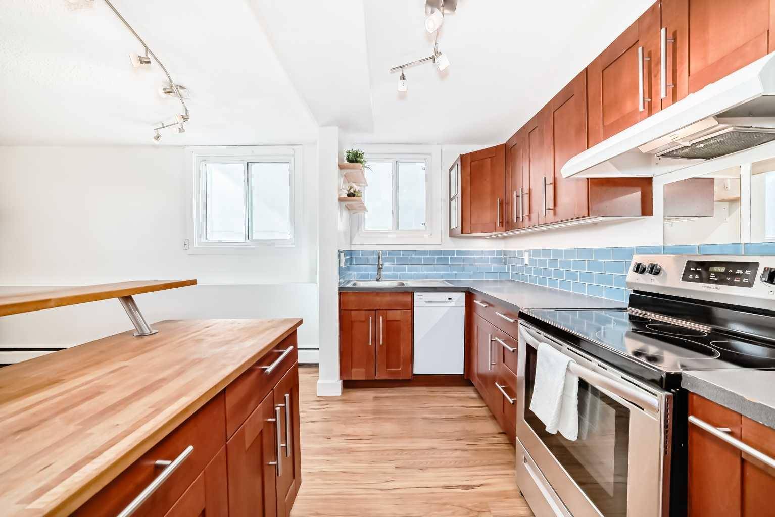 Calgary, AB T2T 4S3,2317 17A ST Southwest #102