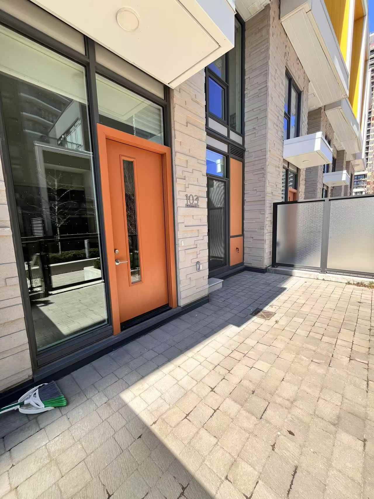 Toronto C15, ON M2K 0H2,95 Mcmahon DR #TH103