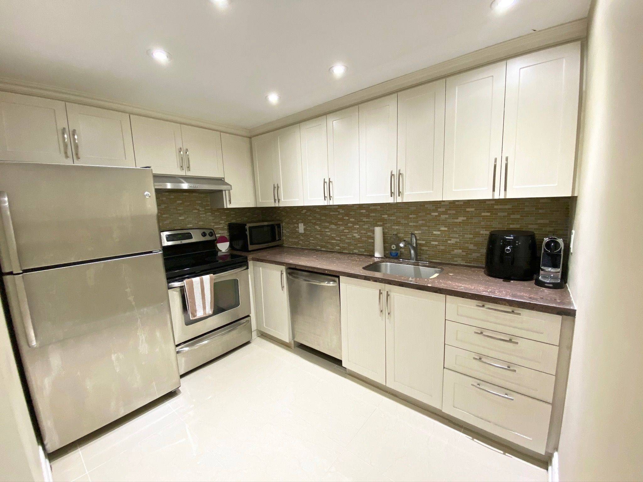 Toronto C14, ON M2M 4J4,7 Bishop AVE #1210