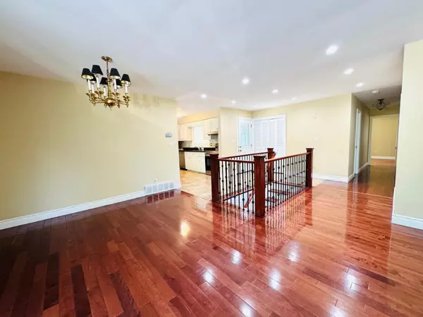 Burlington, ON L7L 1E7,4054 Apple Valley LN