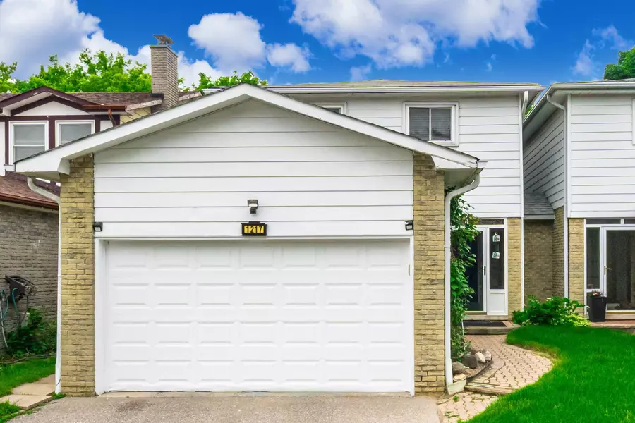 1217 Gloucester SQ, Pickering, ON L1V 3P7
