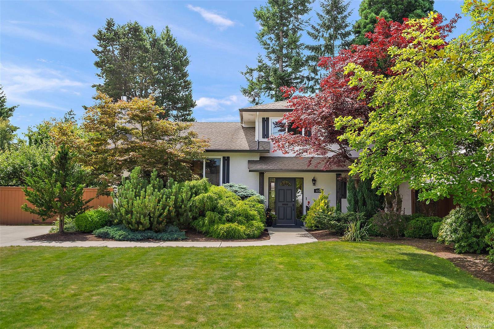 1235 Marchant Rd, Central Saanich, BC V8M 1G4