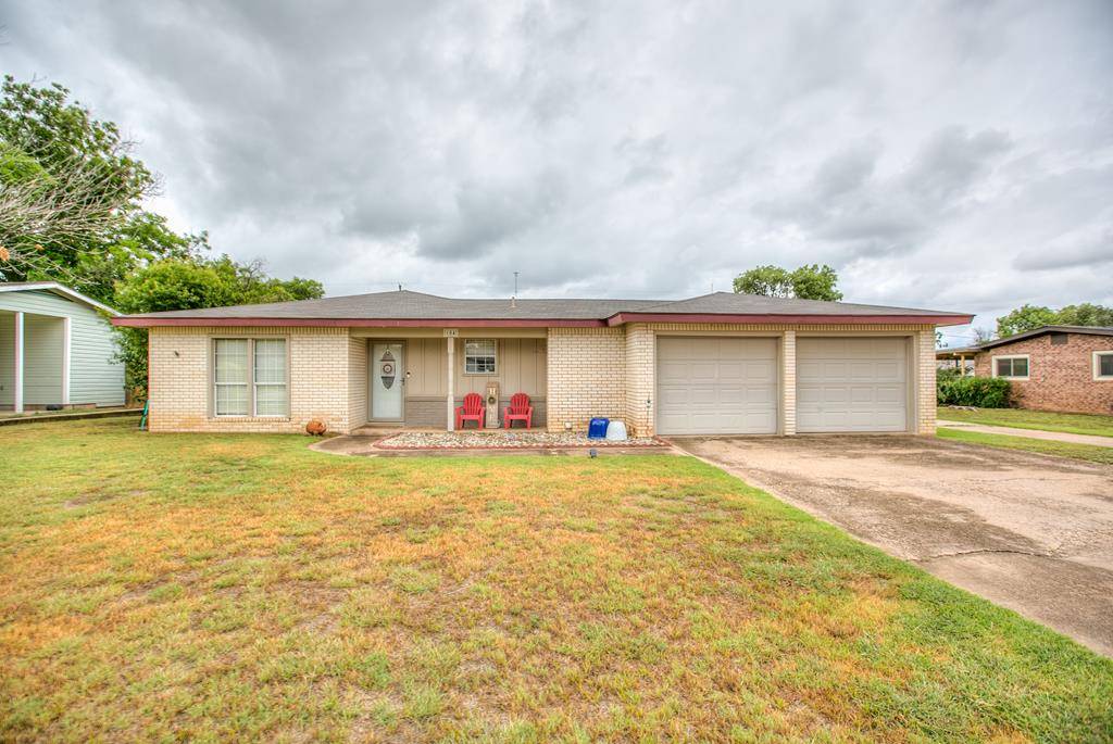 104 Largent Ave, Ballinger, TX 76821