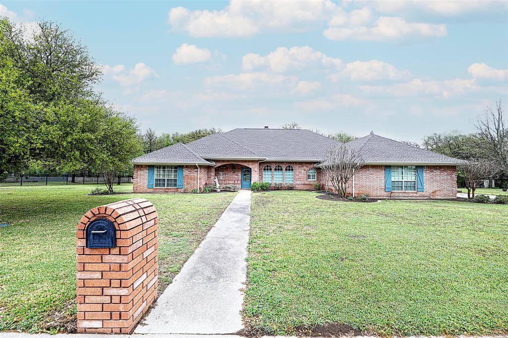 Bowie, TX 76230,813 Woodland Trail N