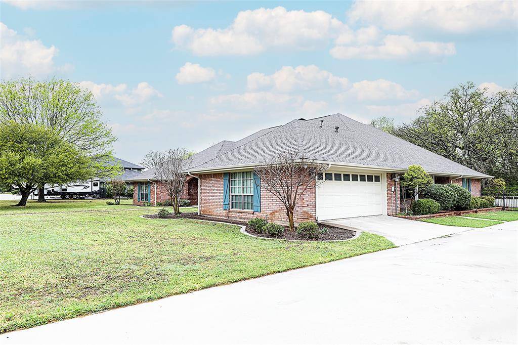 Bowie, TX 76230,813 Woodland Trail N