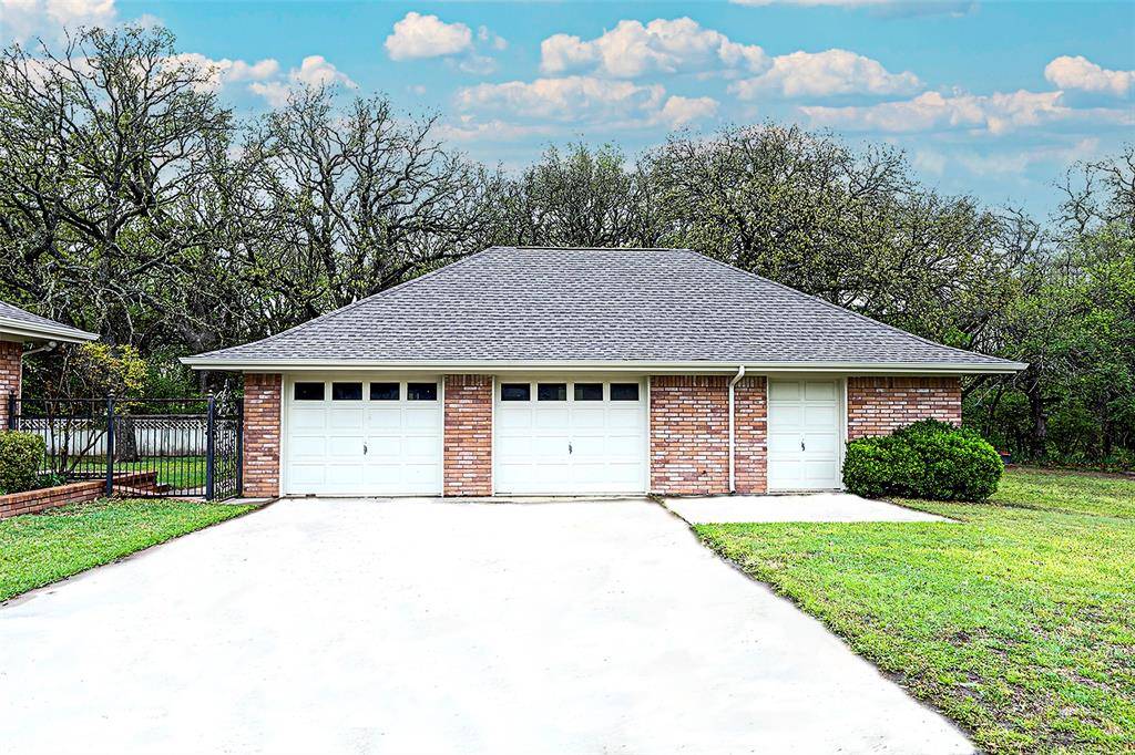 Bowie, TX 76230,813 Woodland Trail N