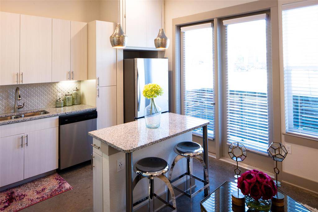 Dallas, TX 75214,6000 Gaston Avenue #206