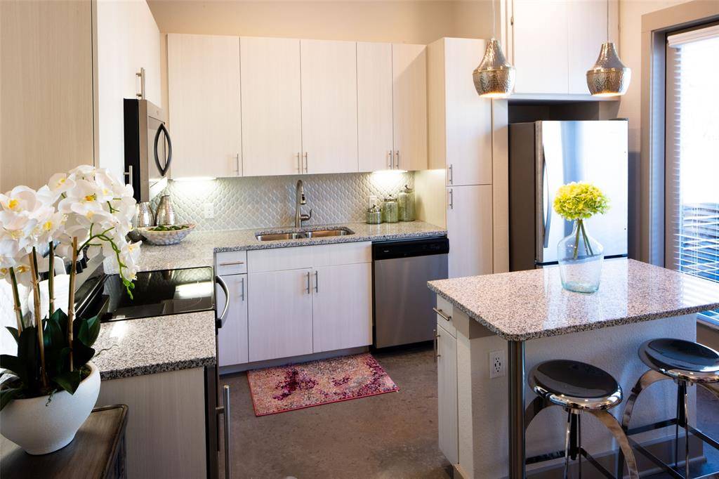 Dallas, TX 75214,6000 Gaston Avenue #206