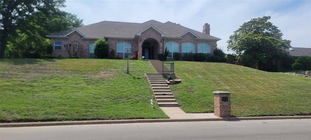 14 Crosslands Road, Benbrook, TX 76132