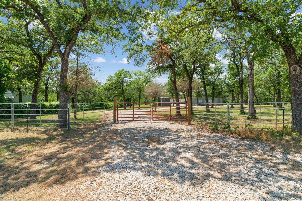 1385 CR-1340, Chico, TX 76431
