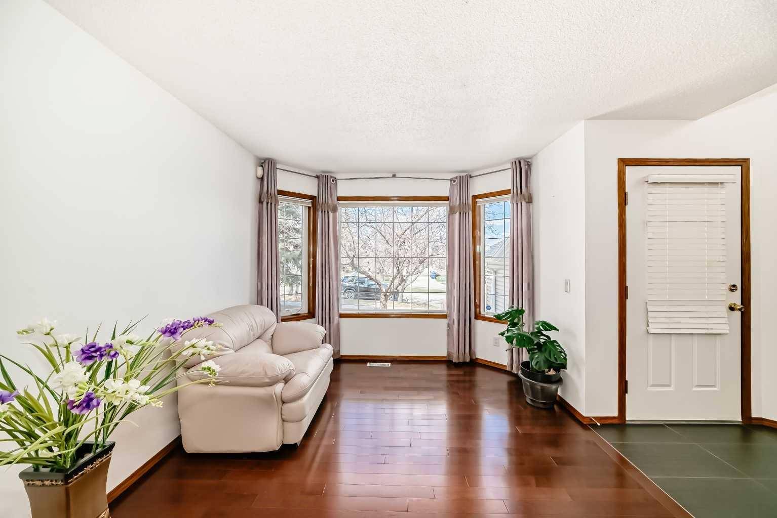 Calgary, AB T3A5T5,9200 Edgebrook DR NW