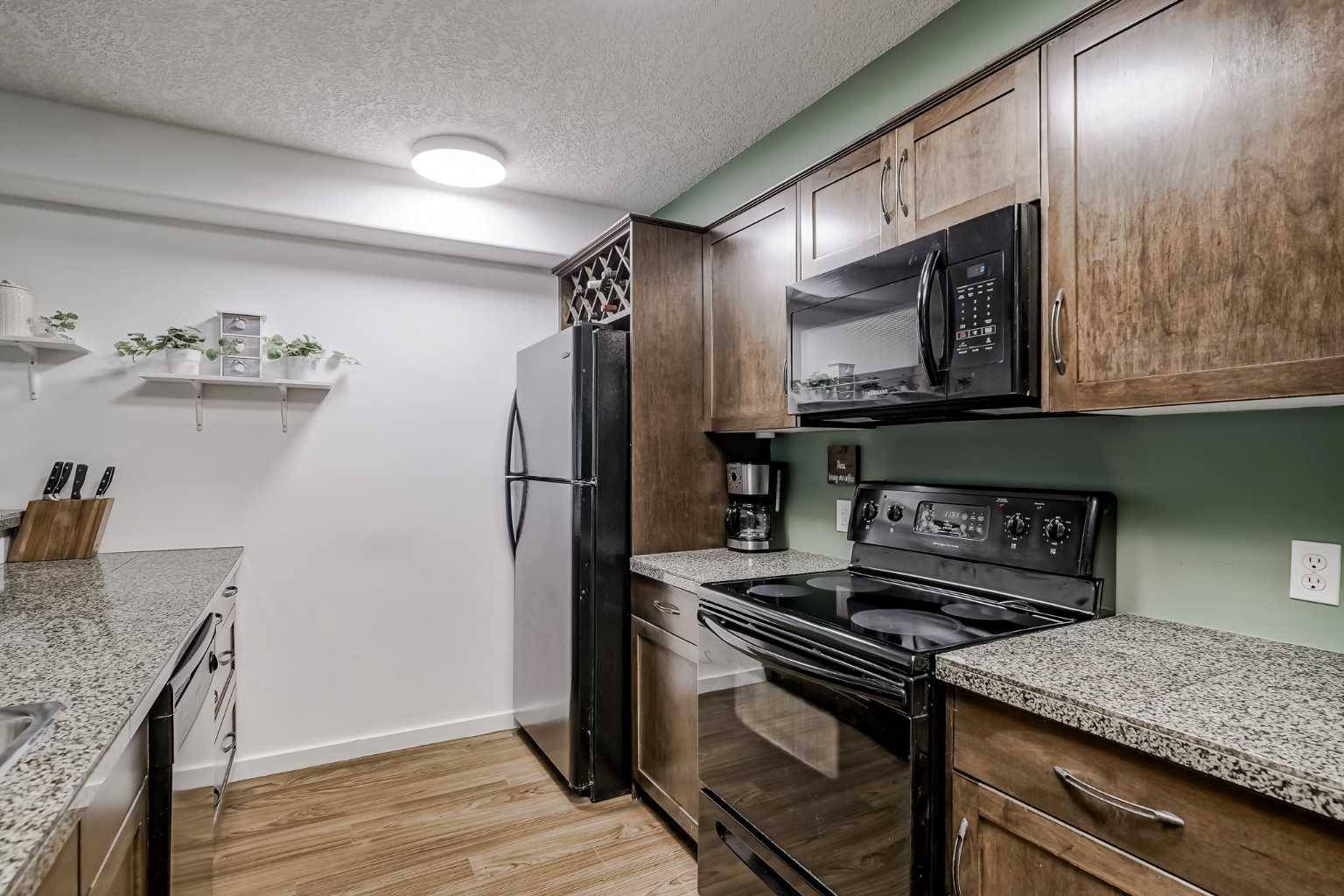 Calgary, AB T2E 0K9,355 5 AVE NE #208