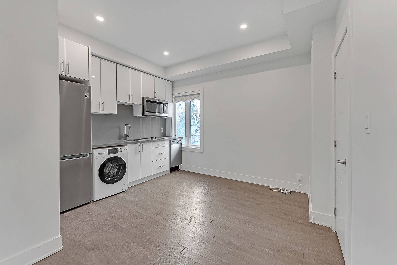 Toronto E01, ON M4L 1Z5,1415 Gerrard ST E #2