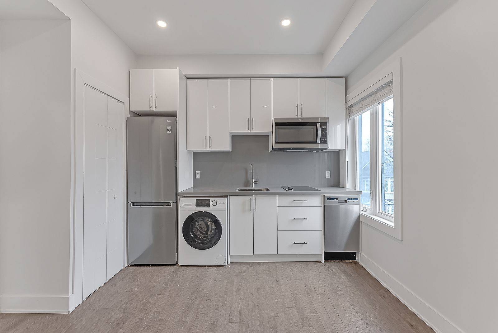 Toronto E01, ON M4L 1Z5,1415 Gerrard ST E #2