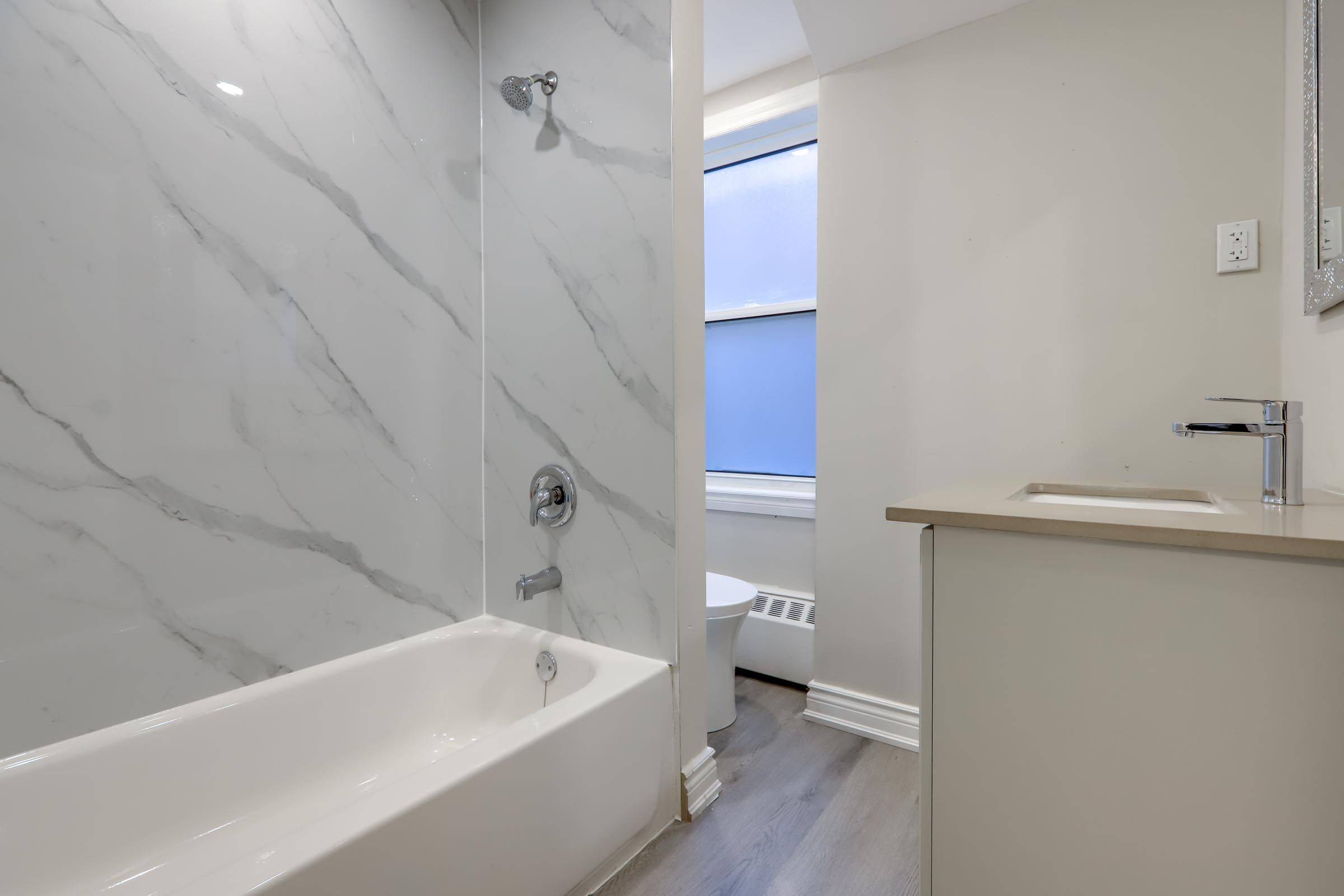 Oshawa, ON L1G 3Z7,81 Mcmillan DR #Unit 2