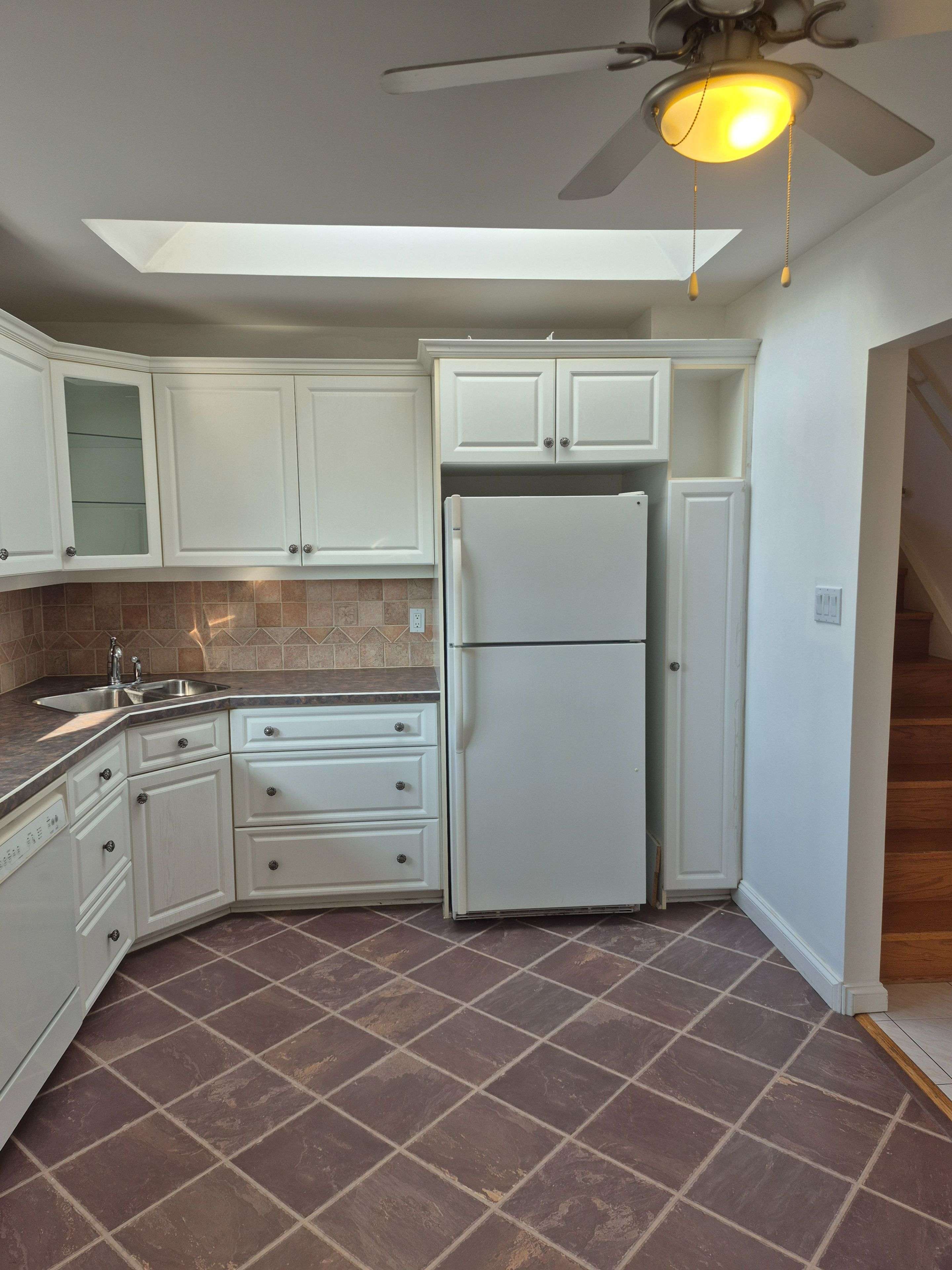 Oshawa, ON L1J 5V8,253 Waverly ST N