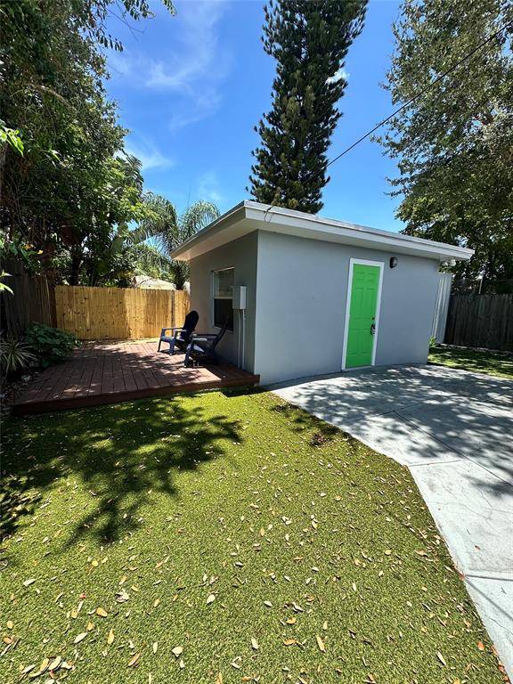 Oakland Park, FL 33334,1075 NE 32nd St #rear