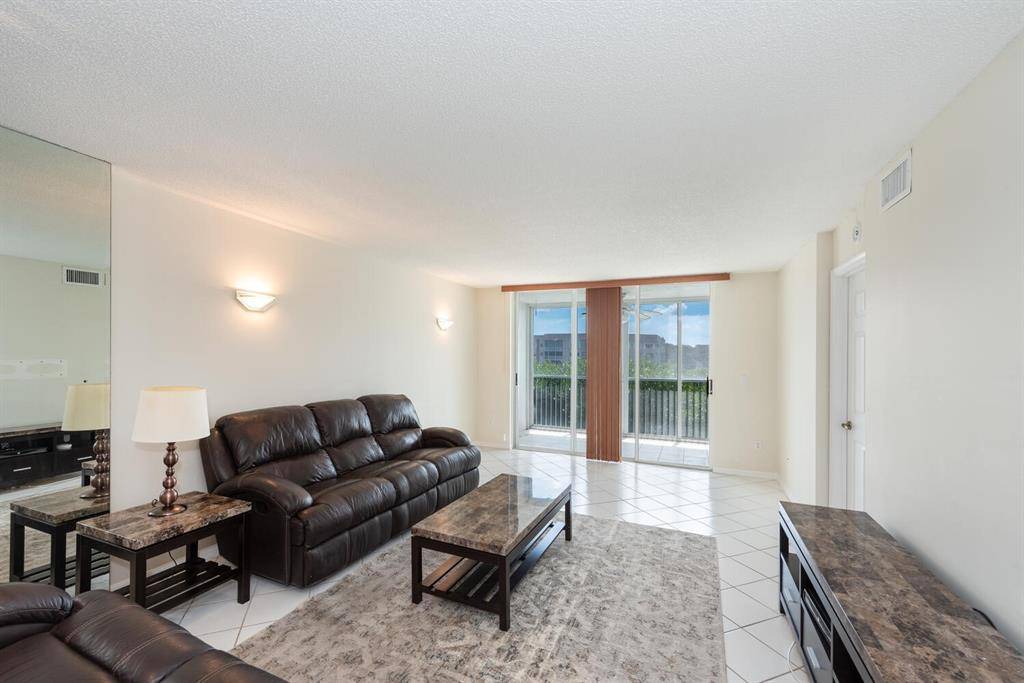 Tamarac, FL 33321,7466 Trent Dr #310