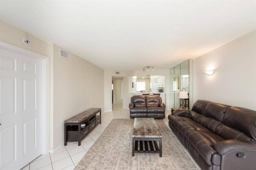 Tamarac, FL 33321,7466 Trent Dr #310