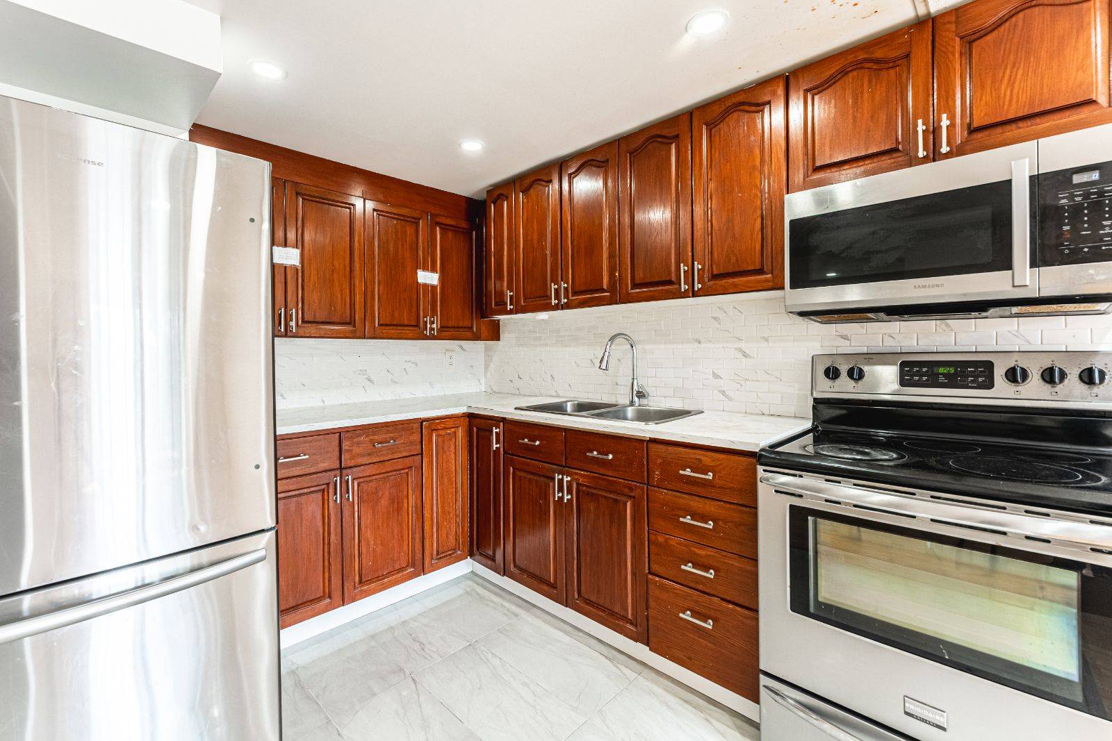 Barrie, ON L4N 6N3,9 Orwell CRES #Lower