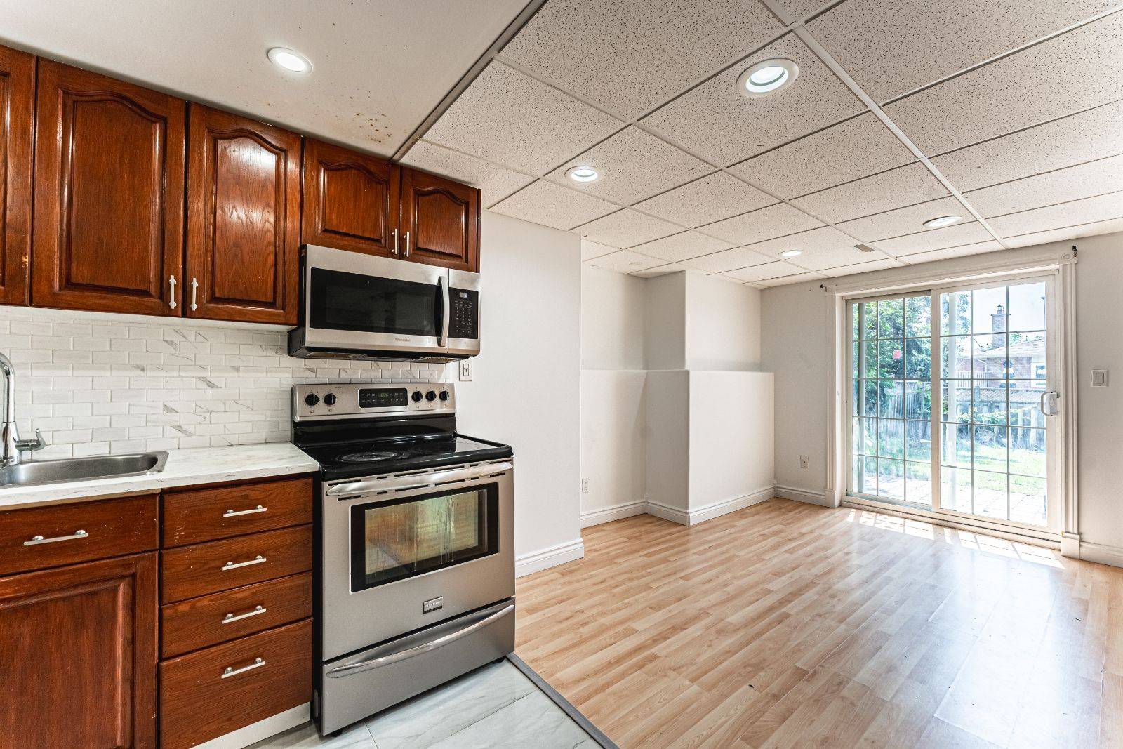 Barrie, ON L4N 6N3,9 Orwell CRES #Lower