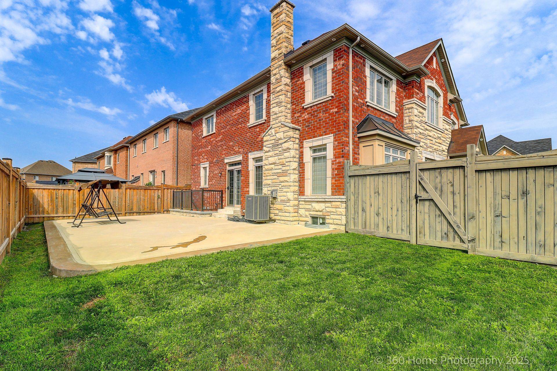Brampton, ON L6P 4J3,84 John Carroll DR