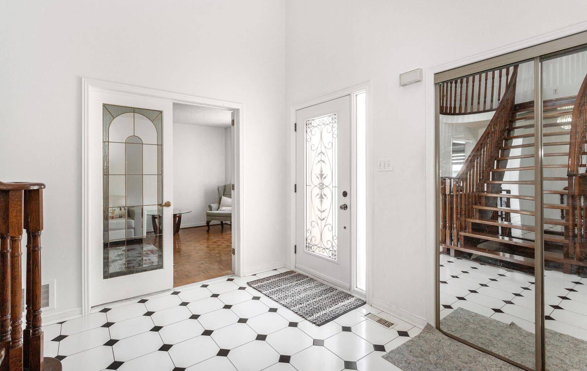 Mississauga, ON L5M 5C8,5489 Glen Erin DR