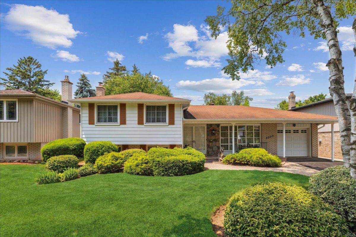 Burlington, ON L7L 1M5,4505 Spruce AVE