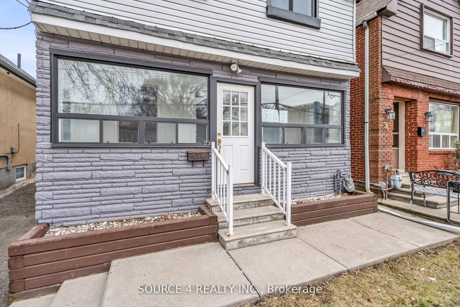 Toronto W03, ON M6N 2B9,29 Hillary AVE