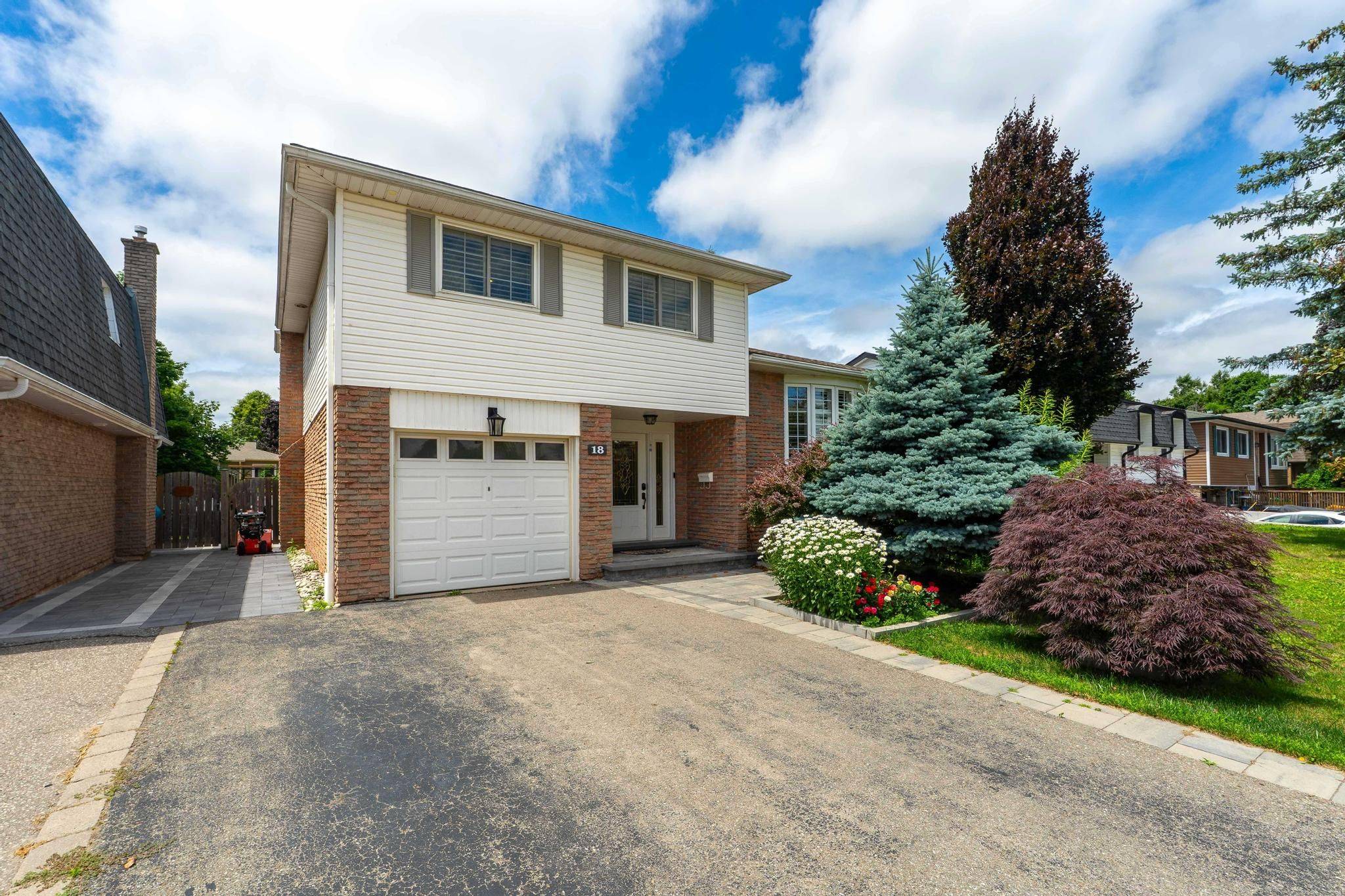 Halton Hills, ON L7J 2R4,18 Norman AVE