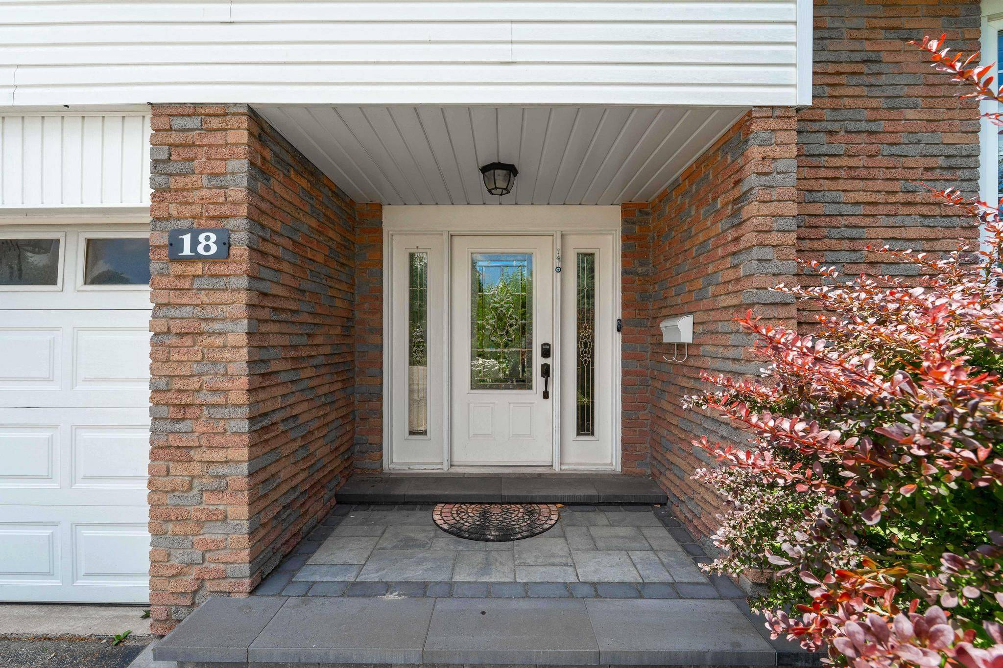 Halton Hills, ON L7J 2R4,18 Norman AVE