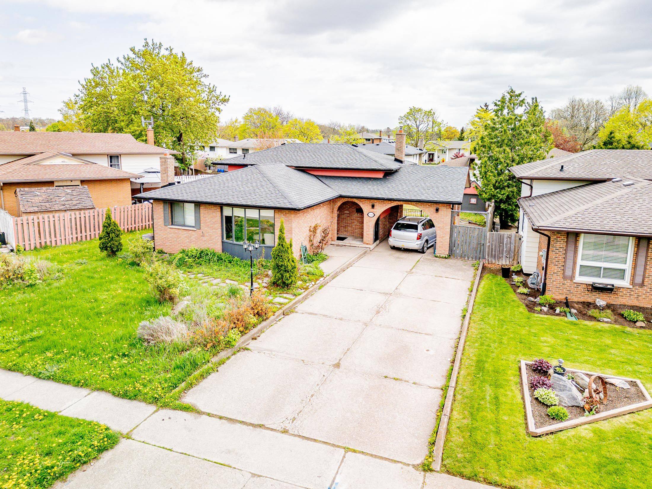 Niagara Falls, ON L2J 3R2,7248 CASEY ST