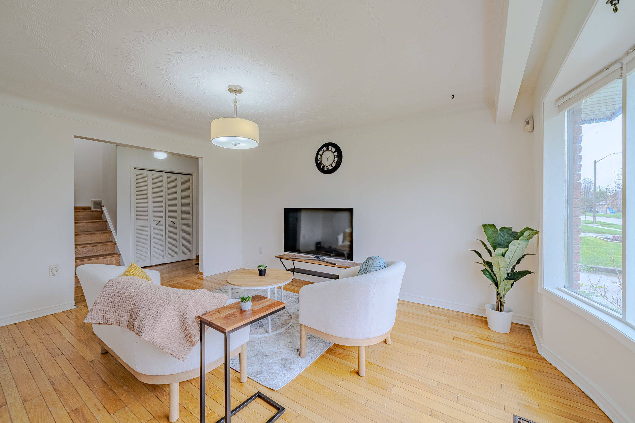 Niagara Falls, ON L2J 3R2,7248 CASEY ST