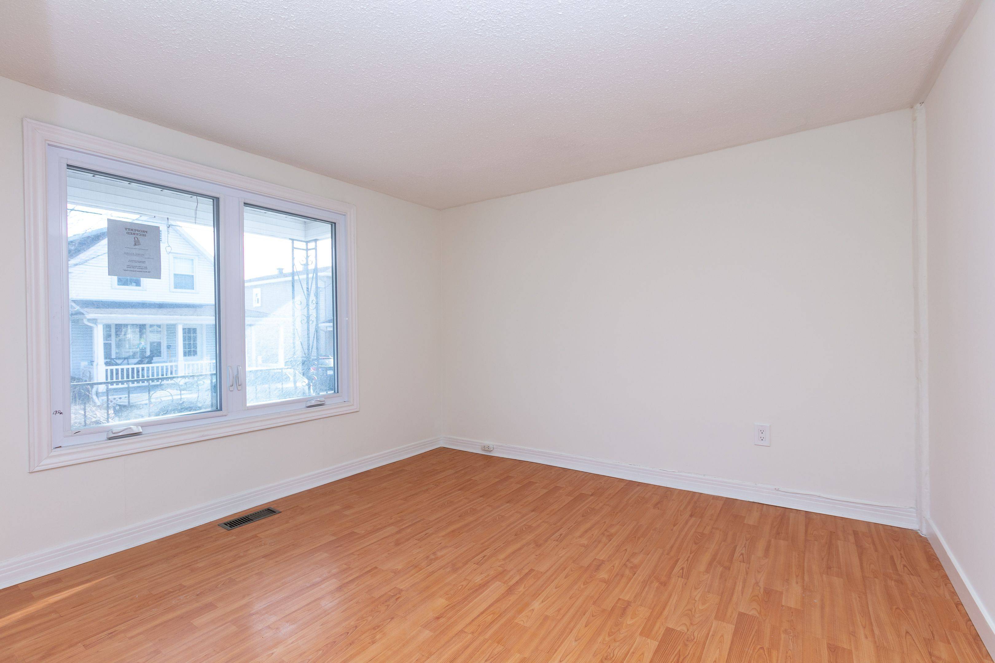 Vanier And Kingsview Park, ON K1L 5M3,303 Shakespeare ST